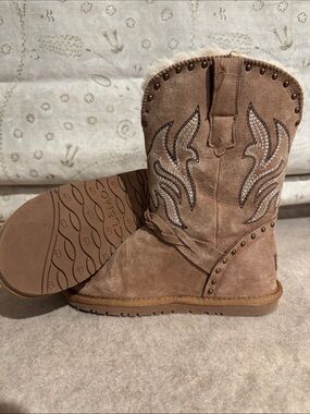 BearPaw Kids Taupe Suede Western-Style Pull-On Boots